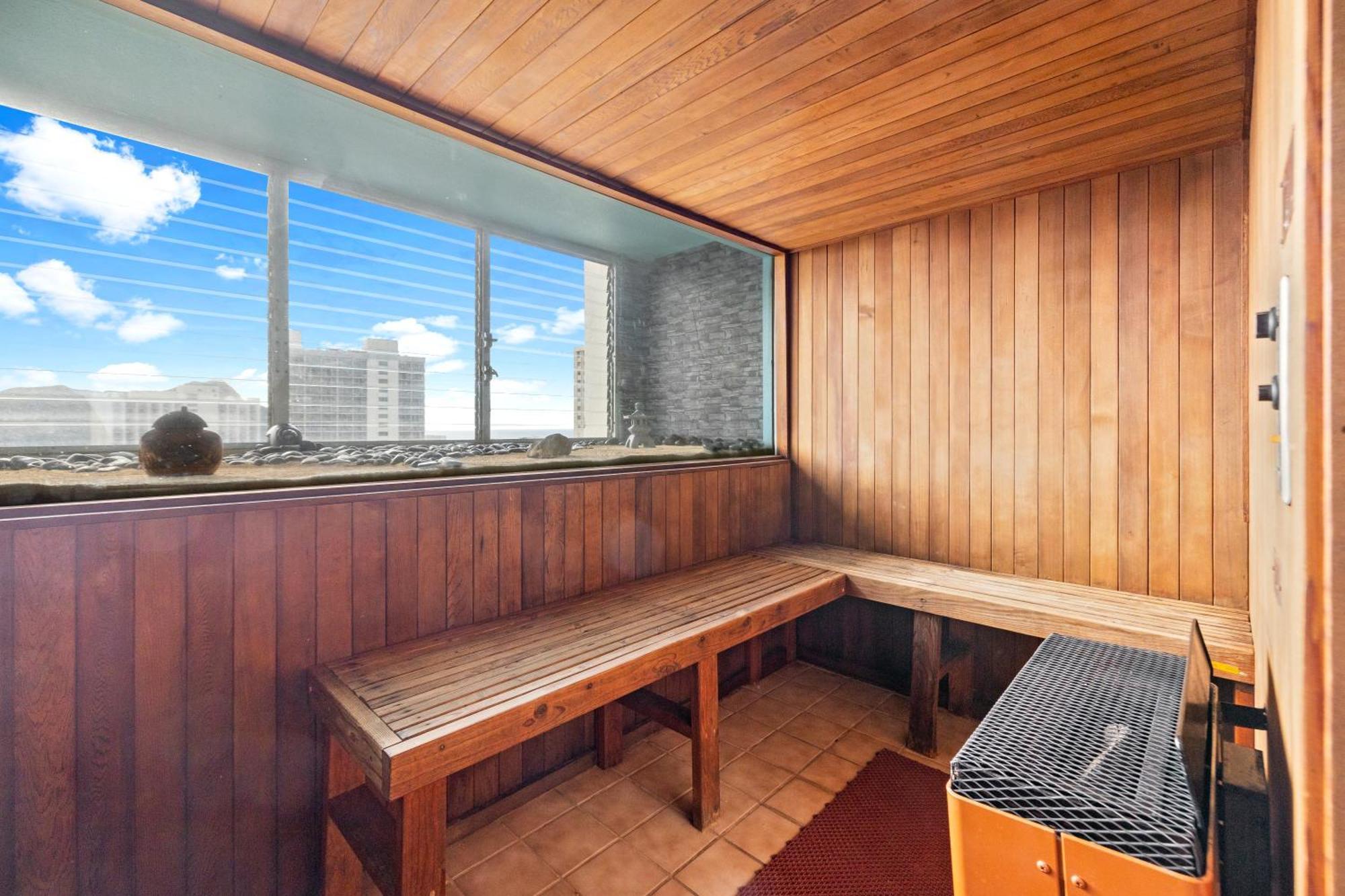 Steps To Waikiki Beach! Newly Renovated With 75" Tv Гонолулу Экстерьер фото