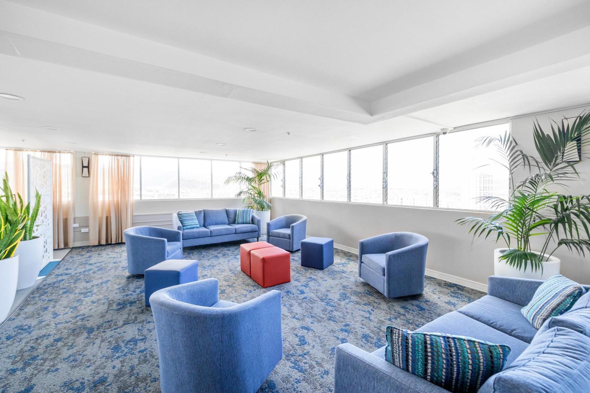 Steps To Waikiki Beach! Newly Renovated With 75" Tv Гонолулу Экстерьер фото