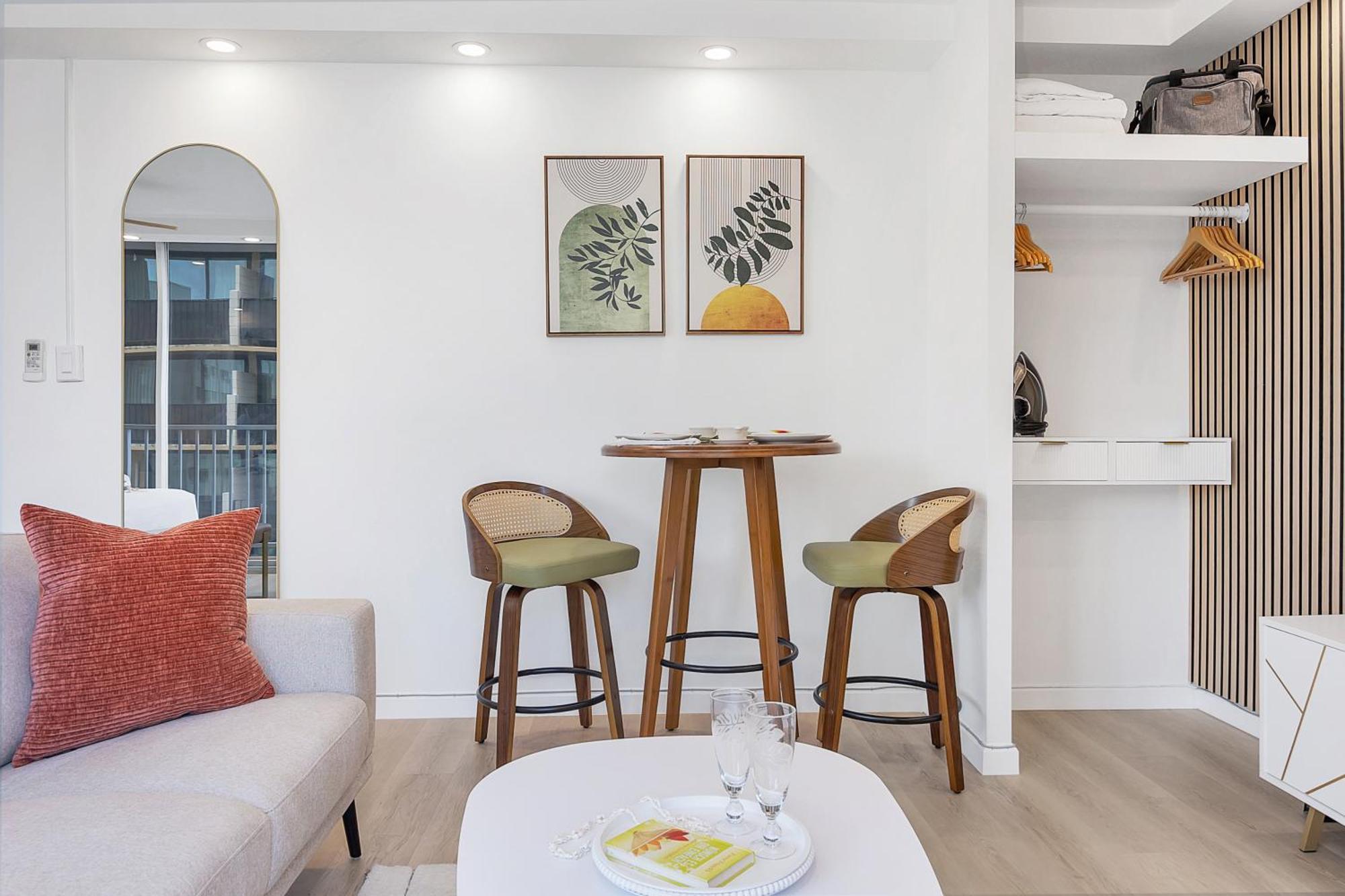 Steps To Waikiki Beach! Newly Renovated With 75" Tv Гонолулу Экстерьер фото