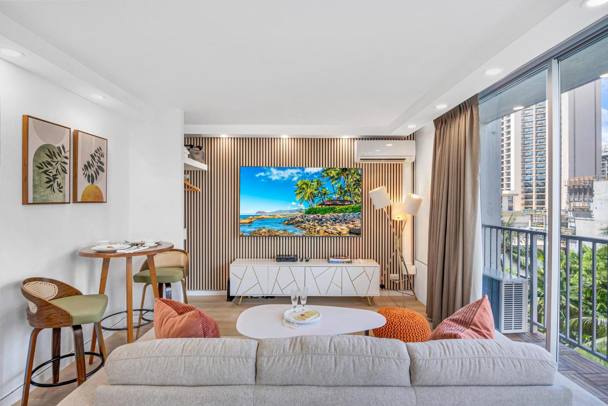 Steps To Waikiki Beach! Newly Renovated With 75" Tv Гонолулу Экстерьер фото