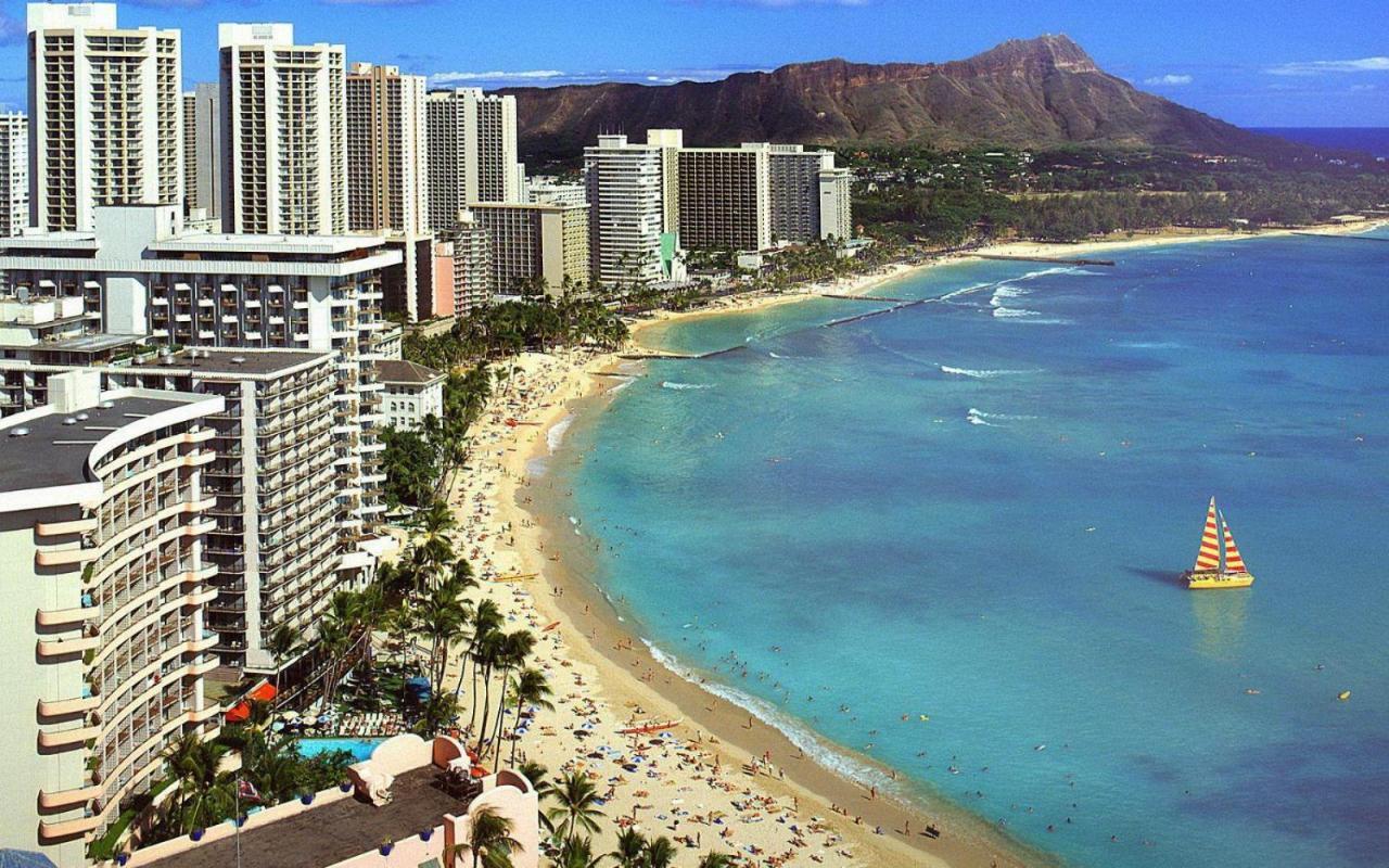 Steps To Waikiki Beach! Newly Renovated With 75" Tv Гонолулу Экстерьер фото